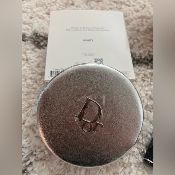 NIB Parfums Christian Dior Vanity Zip Pouch w/freebies - Picture 3 of 10